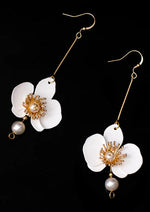Lataa kuva Galleria-katseluun, Butterfly Orchid Pearl -korvakorut | Roosa, musta, valkoinen
