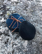 Lataa kuva Galleria-katseluun, Vuurranin malliston leikkuupaloista valmistetut kestovanulaput. Materiaali on ihanan pehmoista. Valmistettu Vuurranin työhuoneella Turussa.

